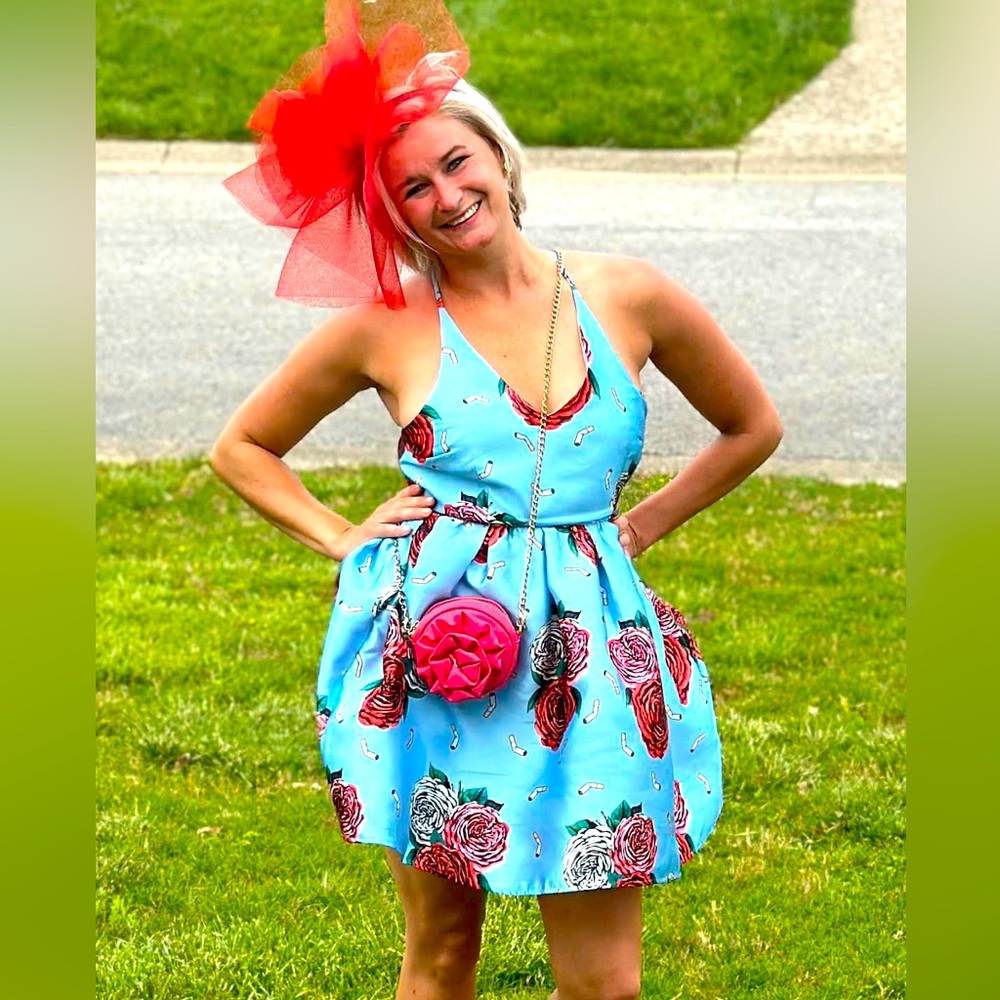 Unique Derby Red Rose and Cigarette Dress 6/8